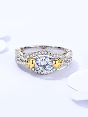 Round Cut Moissanite Engagement Ring Set